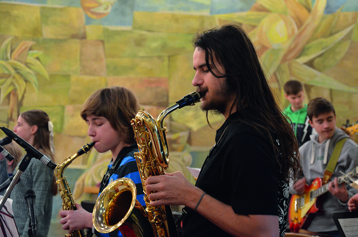 Die Jugendband in der Unterkirche der Burg
